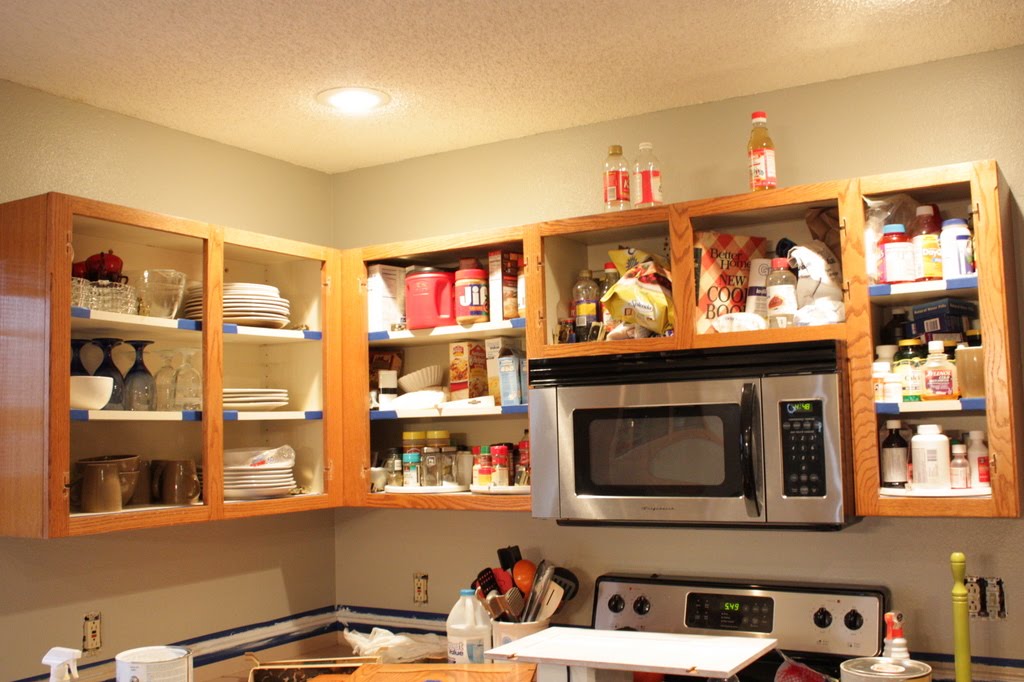 She Painted the 1990s Oak Cabinets Two Colors and Made the Uppers Look Taller