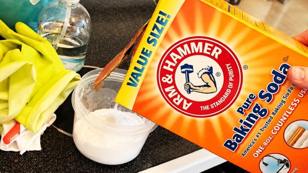 Cleaning an Oven With Baking Soda Paste: The Step Most People Miss ...