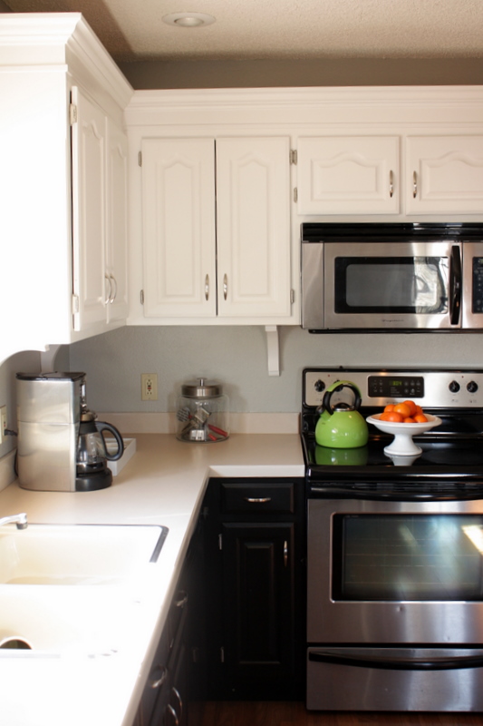 She Painted the 1990s Oak Cabinets Two Colors and Made the Uppers Look Taller
