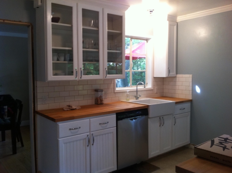 Glass-front cabinets remained above the new work surface