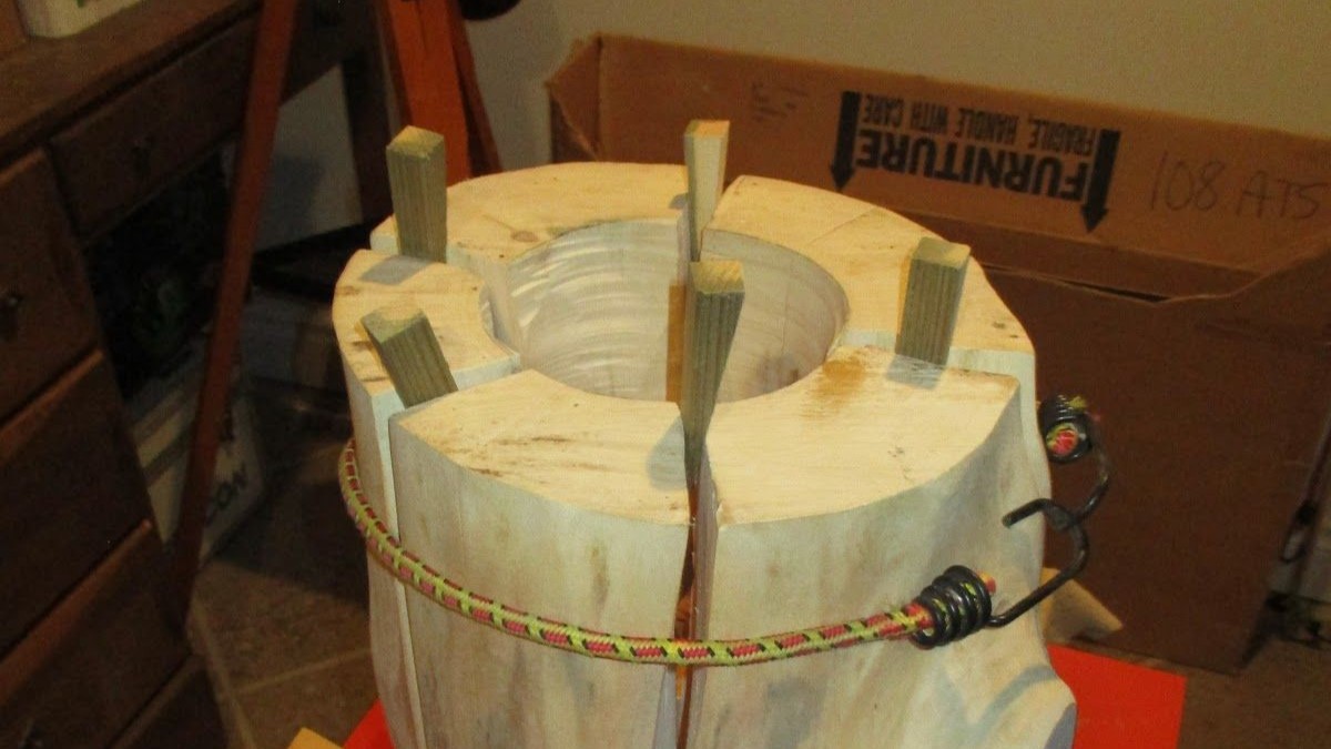 He Put Five Pieces of Split Firewood Back Together and Filled the Gaps With Clear Resin Now They Glow