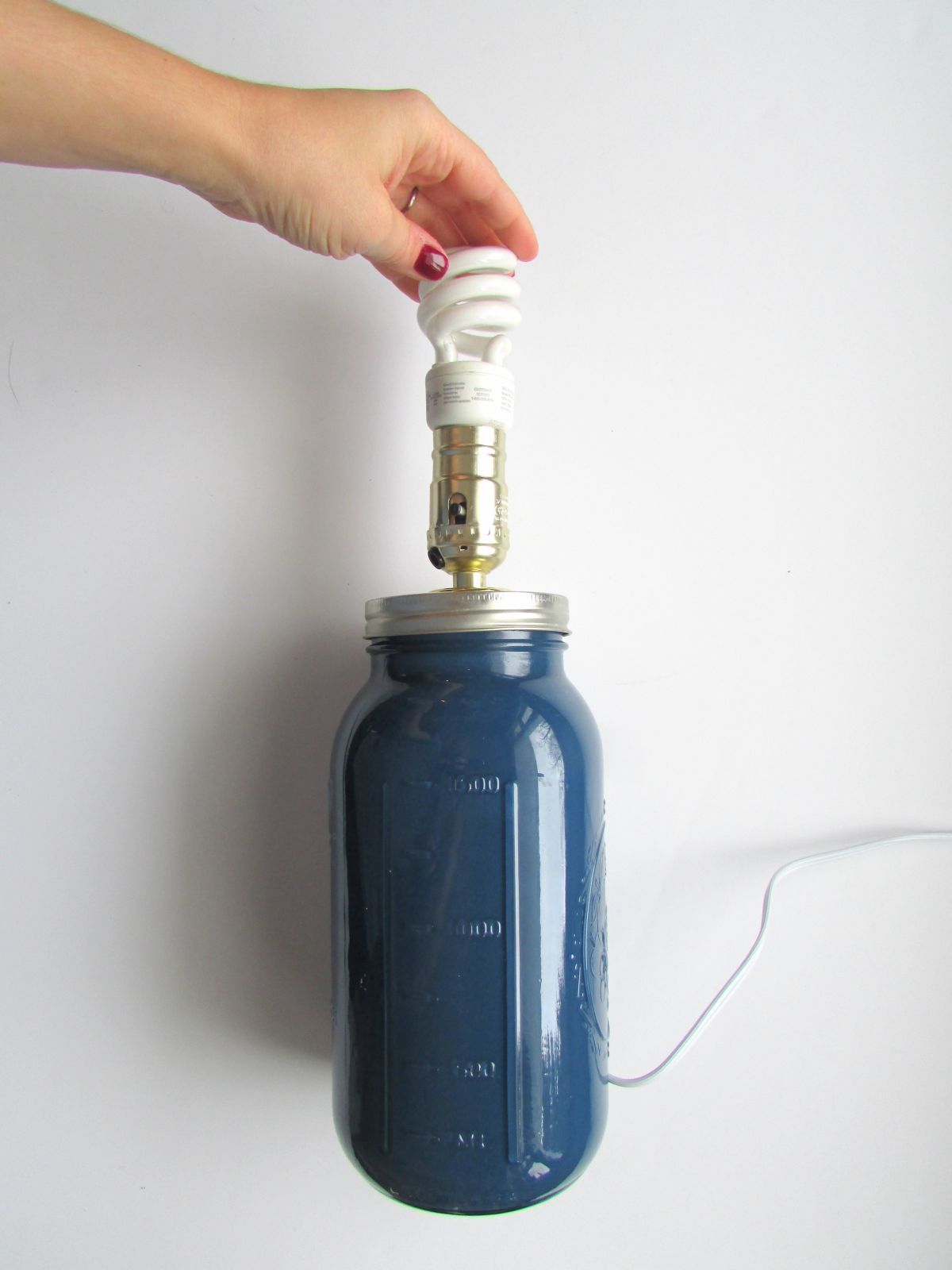 Installing the lightbulb