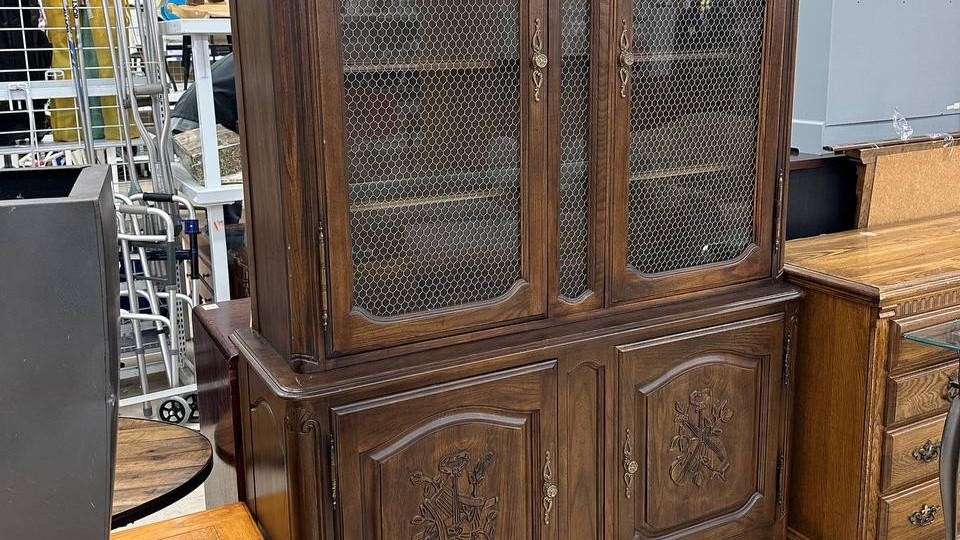 Instead of Keeping This $30 China Cabinet Brown, They Painted It Blue and Picked Out the Details in Gold