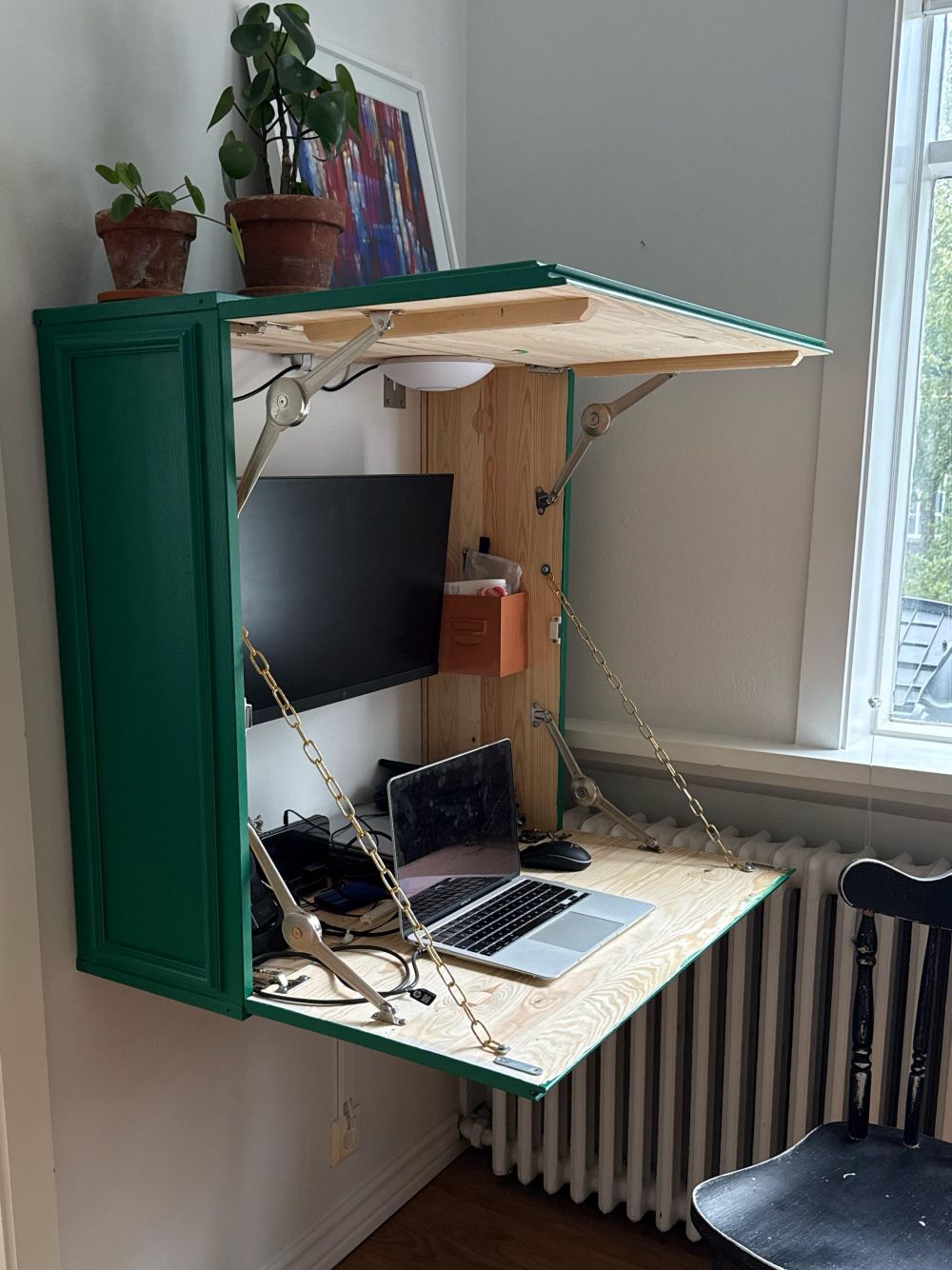 Monitor and Power Connections Fit Inside