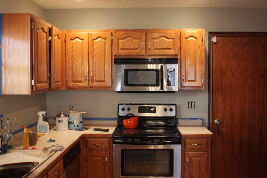 Oak Covered the Upper and Lower Cabinets