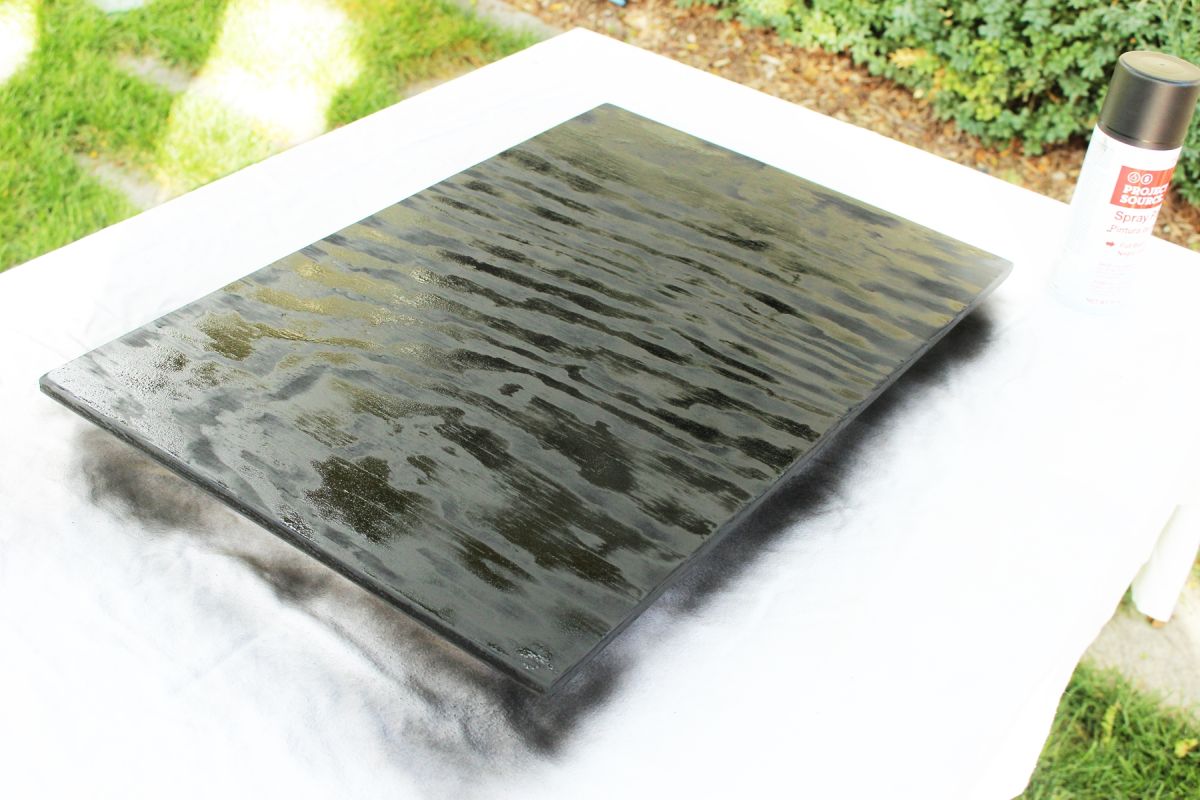 Once the paint dried, the board had a dark matte finish,