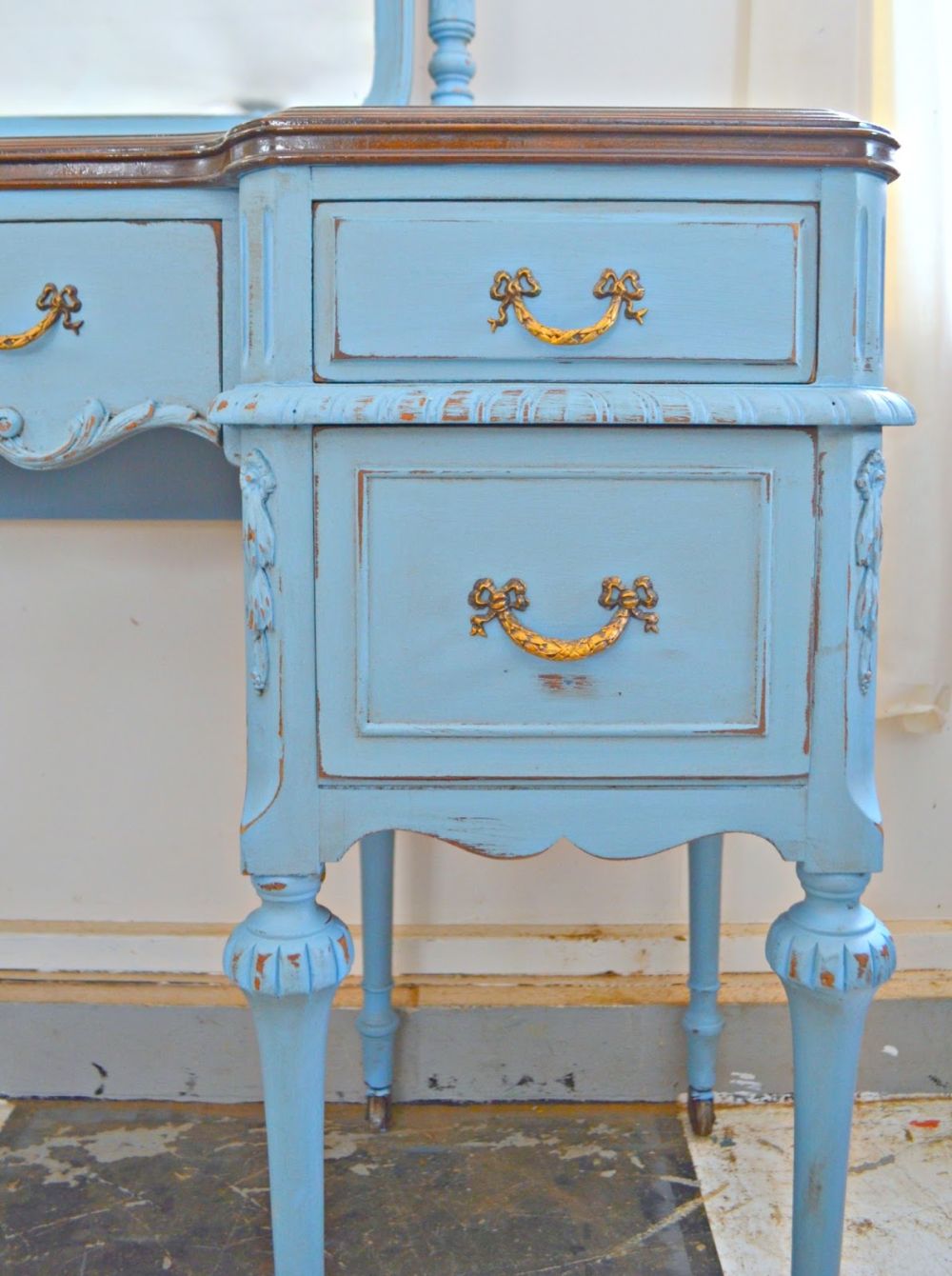 Original Bowknot Handles Received Gold Accents