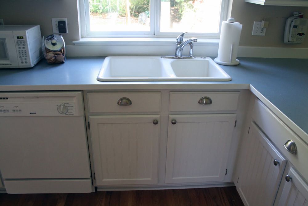 Painted Oak Edges Helped Save the Laminate Counters