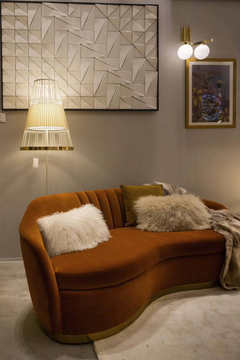 Rust Velvet Shifts From Copper to Deep Brown