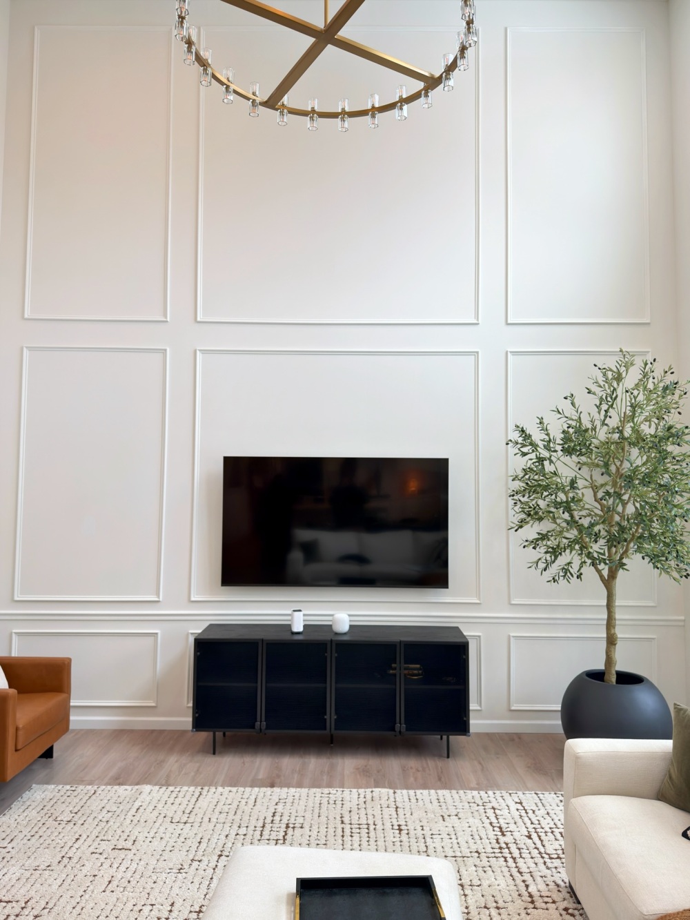 Sherwin-Williams Alabaster Kept the Design White