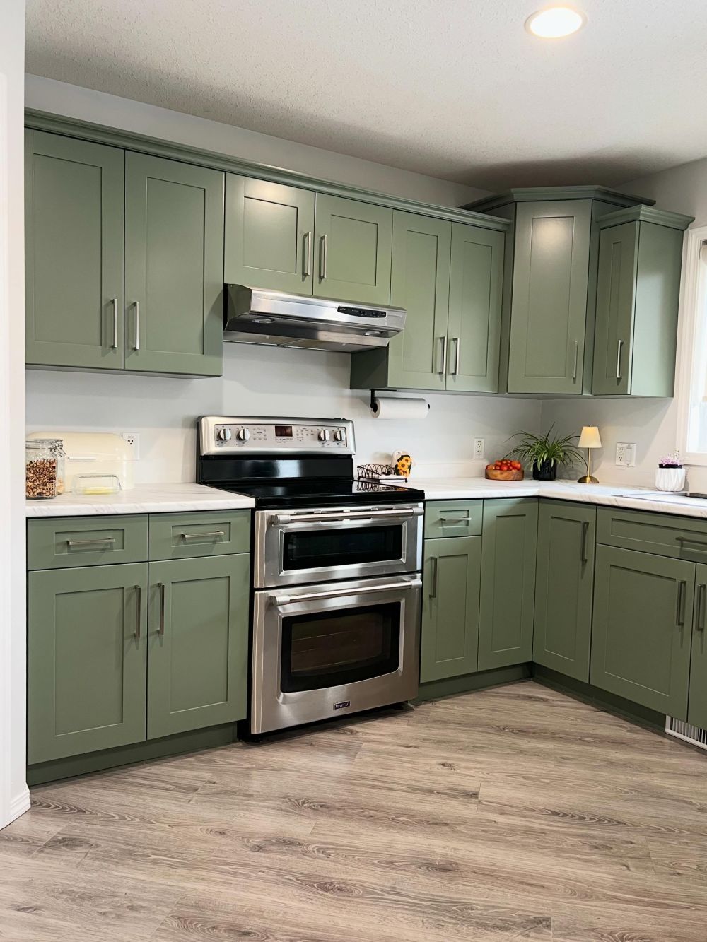 Sherwin-Williams Dried Thyme now covers the upper cabinets,