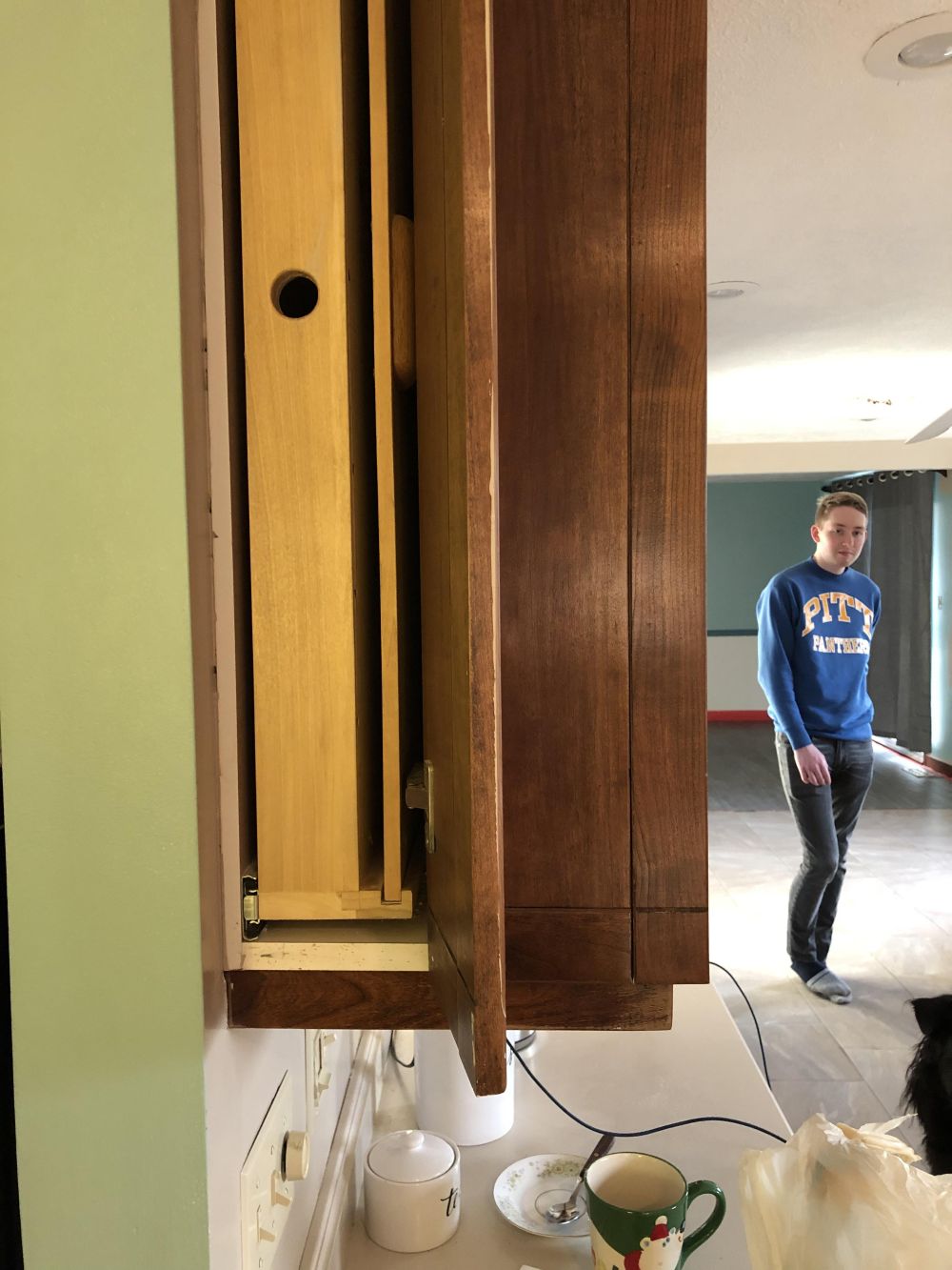 The Hidden Mechanism Disappeared Behind the Cabinet