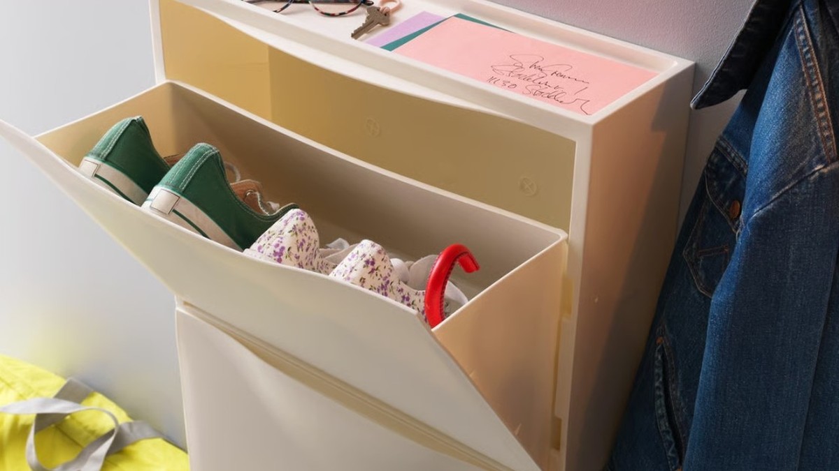 They Mounted IKEA Cabinets Made for Shoes on the Side of Their Kitchen Counter to Sort Recycling