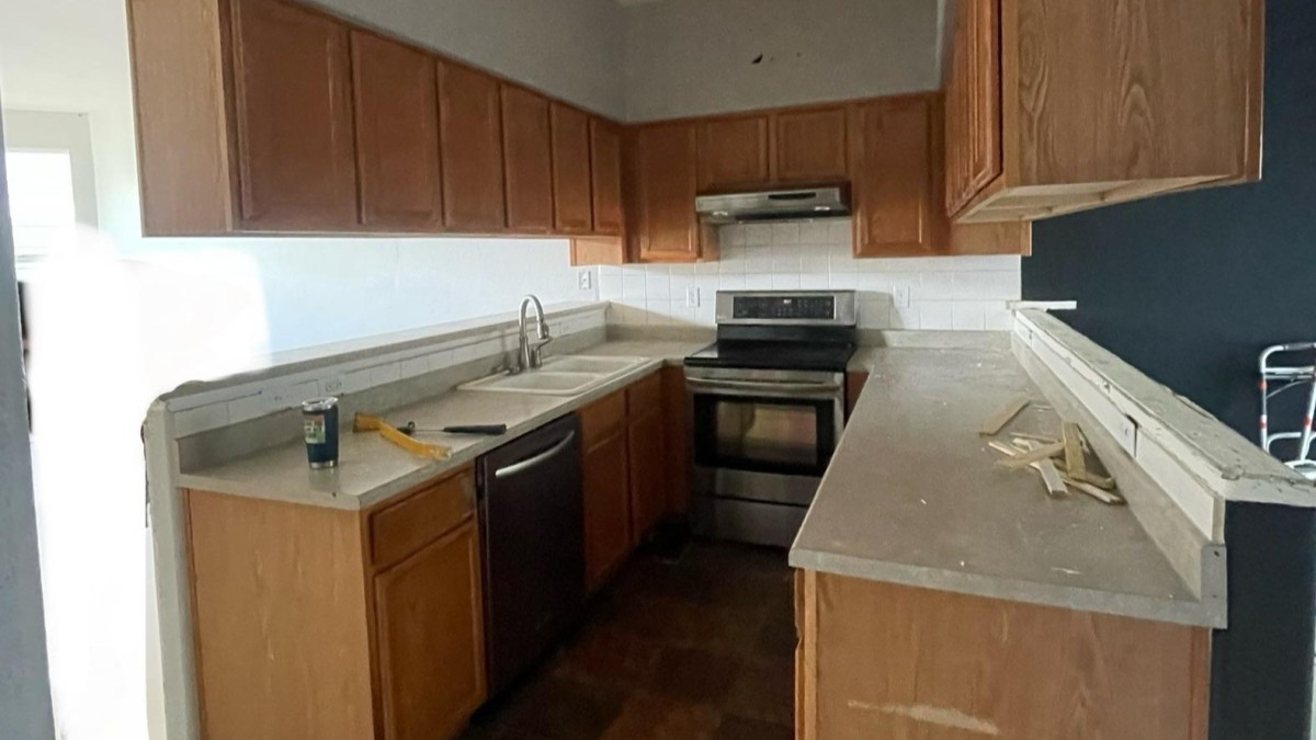 This Kitchen Lost an Entire Wall of Oak Cabinets: What It Gained Was Worth More Than the Storage