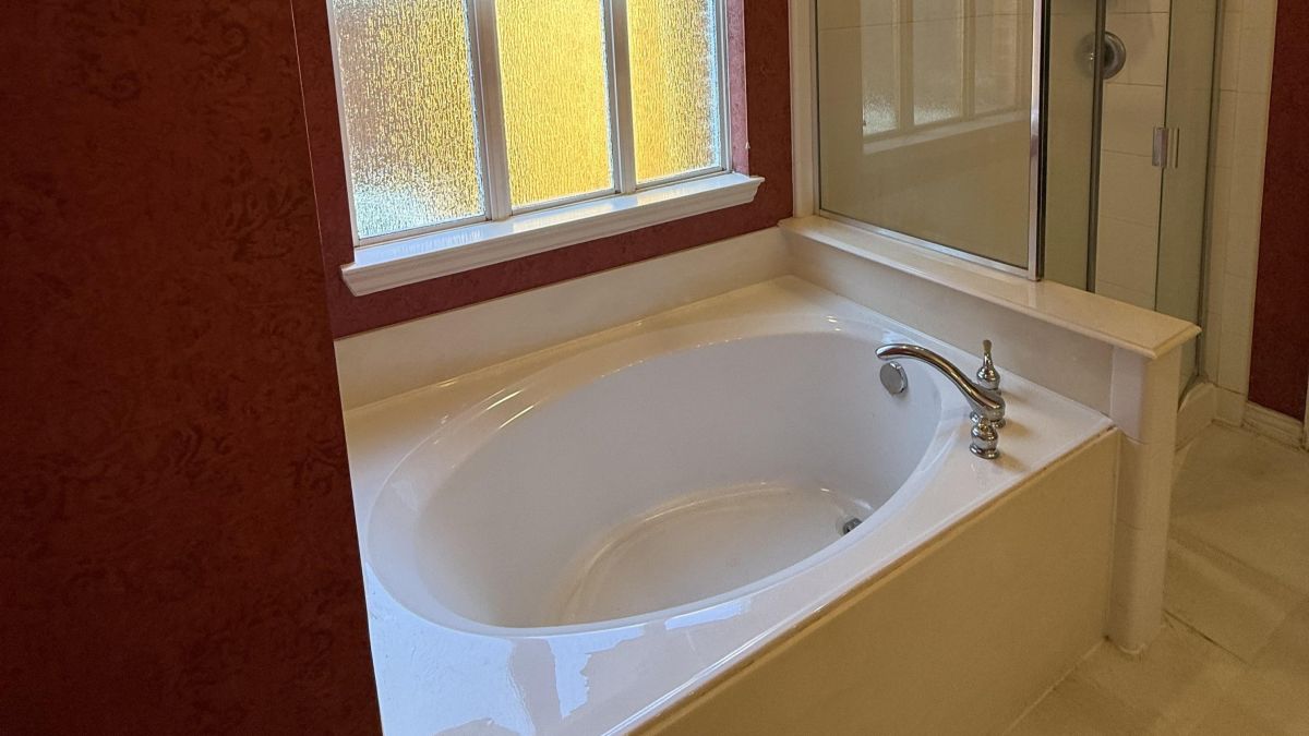 They Used Their Soaking Tub Once in 20 Years, So They Replaced It With a Window Bench