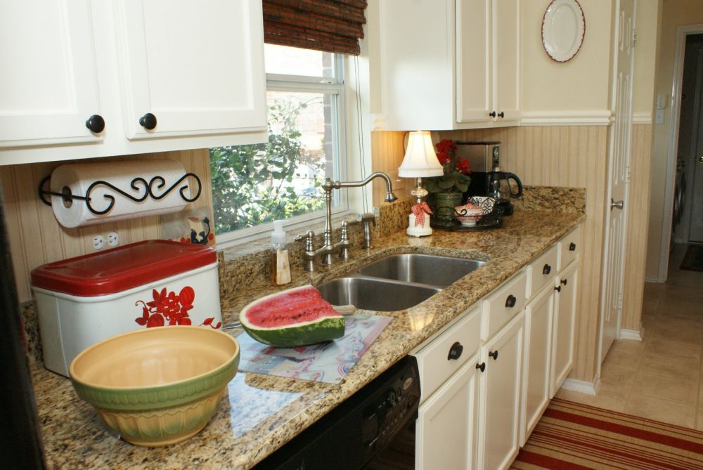 Traditional granite kitchen countertop