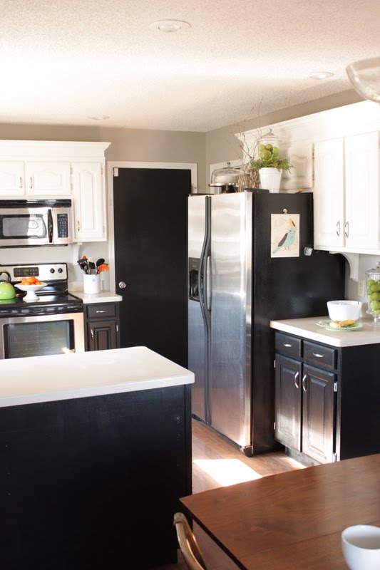 She Painted the 1990s Oak Cabinets Two Colors and Made the Uppers Look Taller