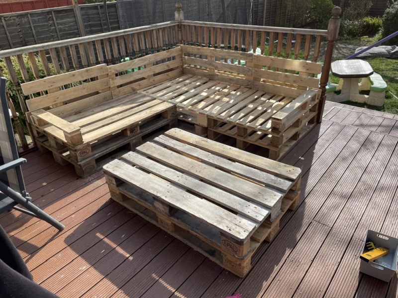 Upright backs turned the platforms into benches