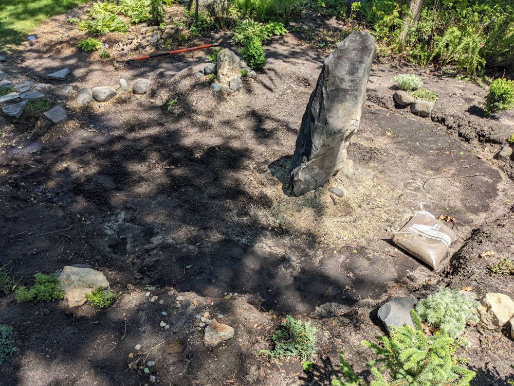 They Built a Gravel Garden Around One Upright Stone Now Their Bare Backyard Corner Feels Like a Japanese Retreat