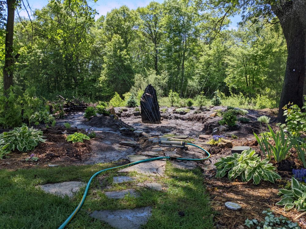 They Built a Gravel Garden Around One Upright Stone Now Their Bare Backyard Corner Feels Like a Japanese Retreat