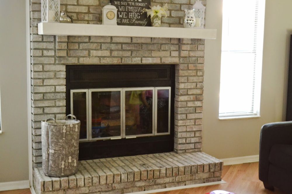 She Couldn’t Afford to Replace Her Dark Brick Fireplace, So She Used Leftover Trim Paint