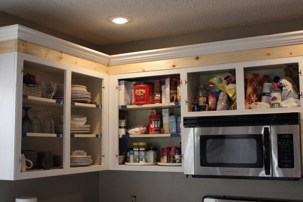 She Painted the 1990s Oak Cabinets Two Colors and Made the Uppers Look Taller