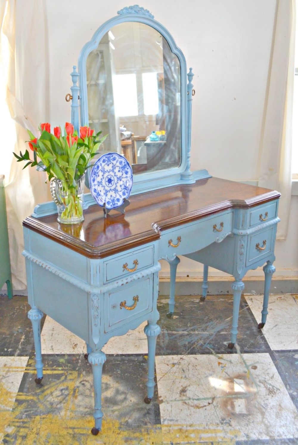 blue finish extends across the fluted sections