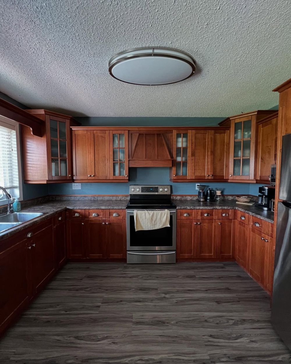 cooking wall featured a narrow wooden hood