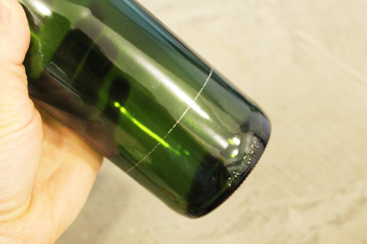 score line forms a thin ring above the thick glass base.